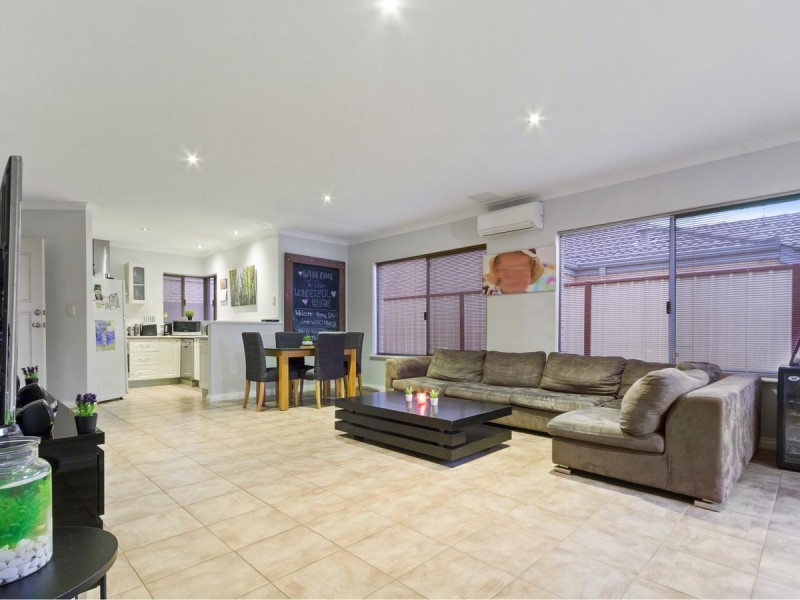 6/32 Gemini Way, Madeley WA 6065