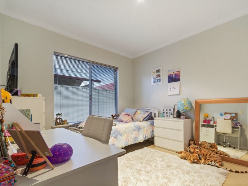 6/32 Gemini Way, Madeley WA 6065