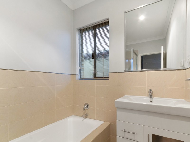 6/32 Gemini Way, Madeley WA 6065