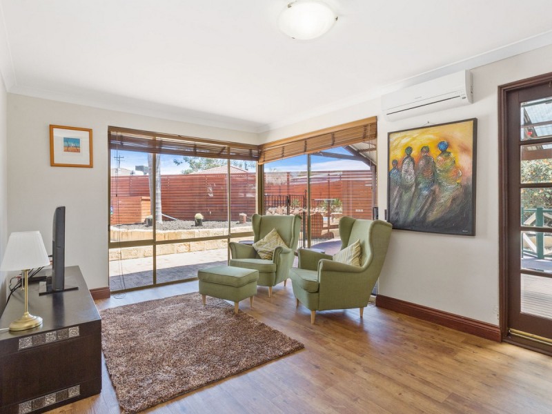 4 Curlew Way, Yangebup WA 6164