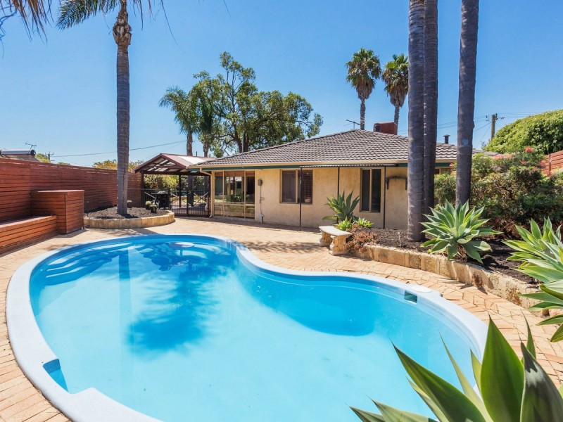 4 Curlew Way, Yangebup WA 6164