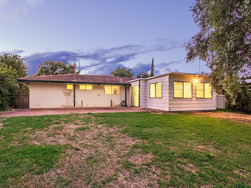 16 Fanning Way, Singleton WA 6175