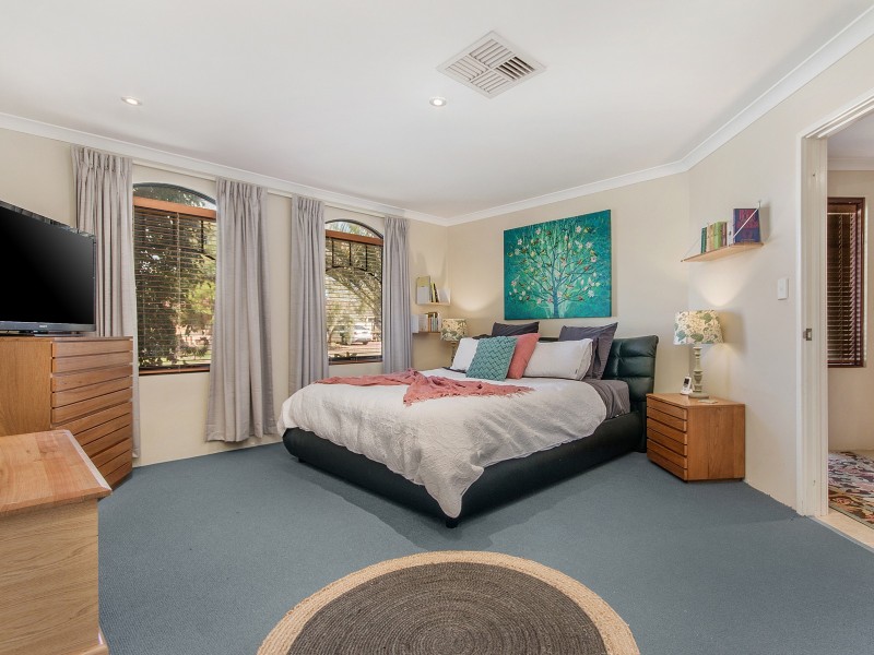 5 Jardine Pass, Bertram WA 6167