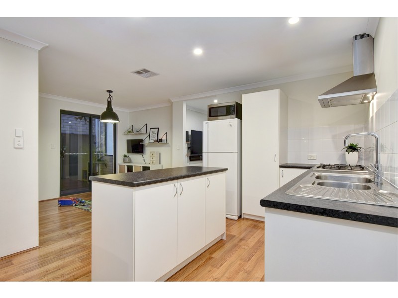 15 Sessilis Road, Banksia Grove WA 6031