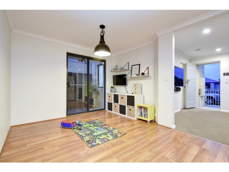 15 Sessilis Road, Banksia Grove WA 6031