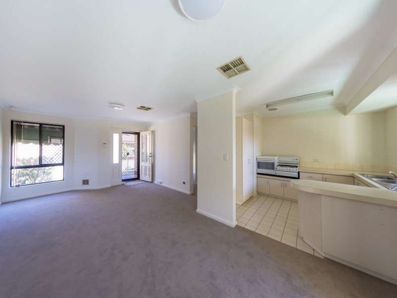 15/2 Keals Close, Bentley WA 6102