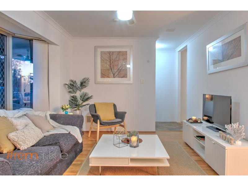 3 Redwood Court, Alexander Heights WA 6064