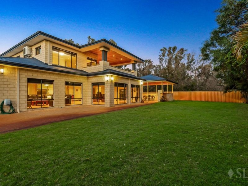 25 Louise Place, Gnangara WA 6077