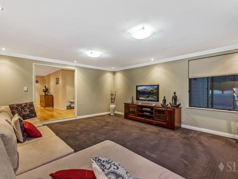 25 Louise Place, Gnangara WA 6077