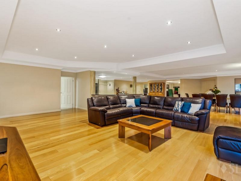 25 Louise Place, Gnangara WA 6077