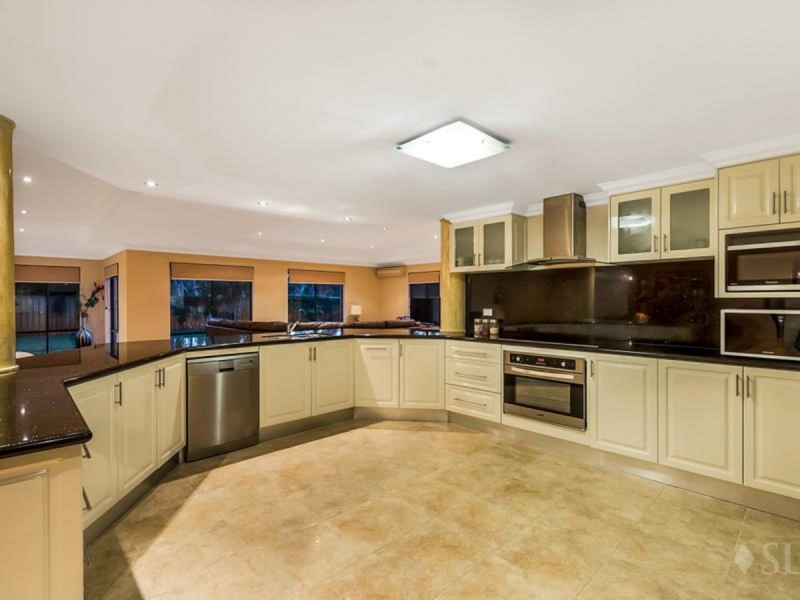 25 Louise Place, Gnangara WA 6077