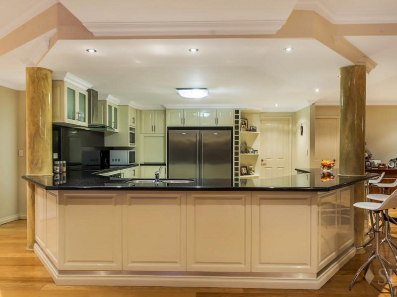 25 Louise Place, Gnangara WA 6077