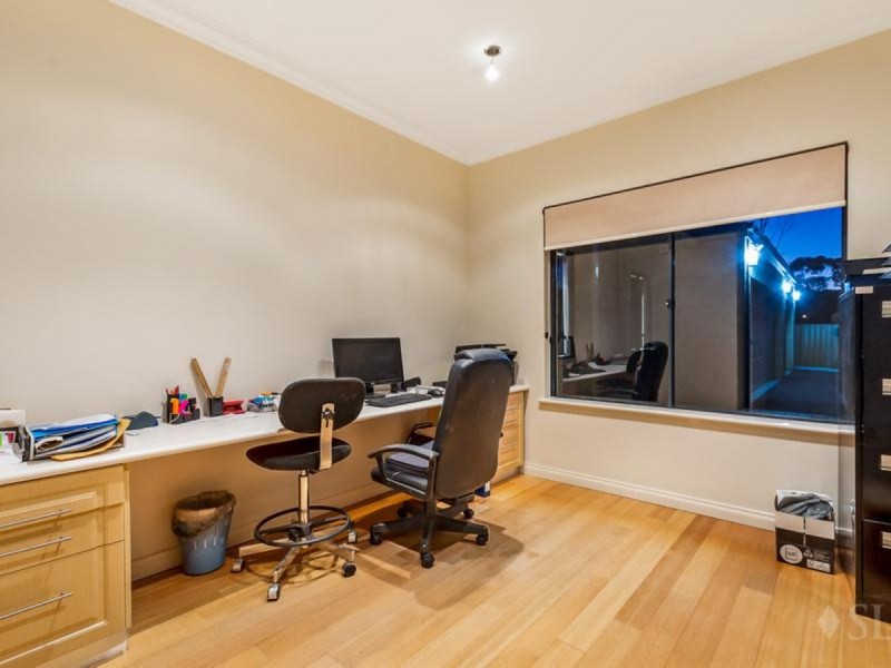 25 Louise Place, Gnangara WA 6077