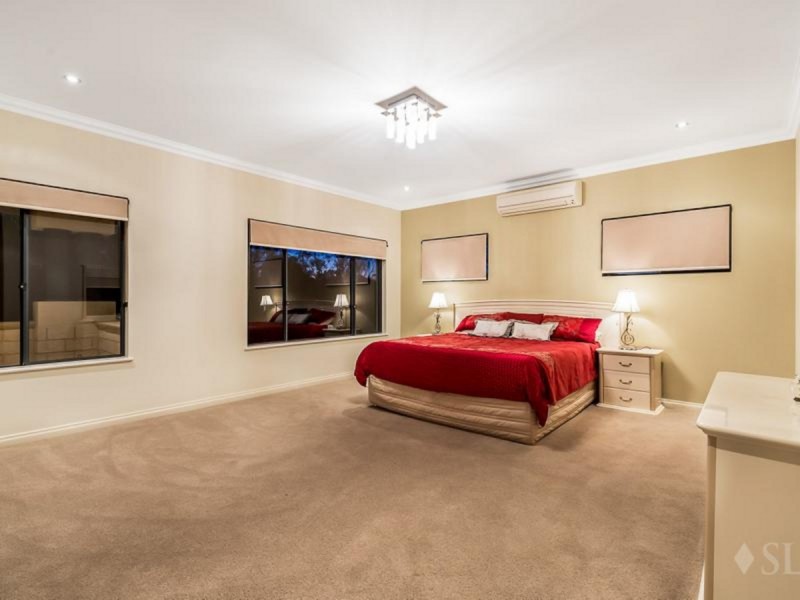 25 Louise Place, Gnangara WA 6077