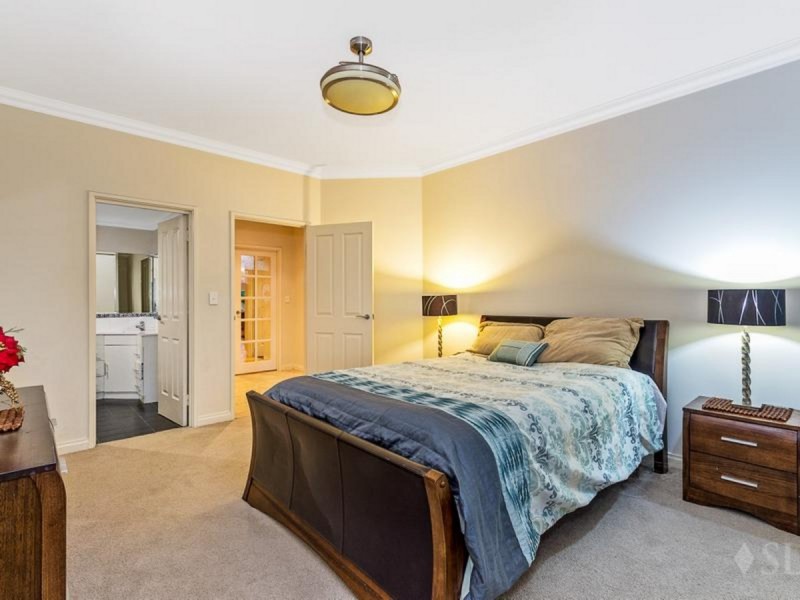 25 Louise Place, Gnangara WA 6077