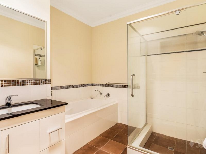 25 Louise Place, Gnangara WA 6077