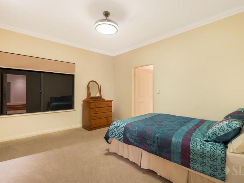 25 Louise Place, Gnangara WA 6077