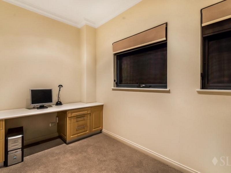 25 Louise Place, Gnangara WA 6077