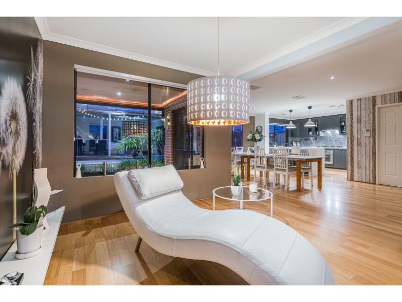 10 Sheringham Retreat, Currambine WA 6028
