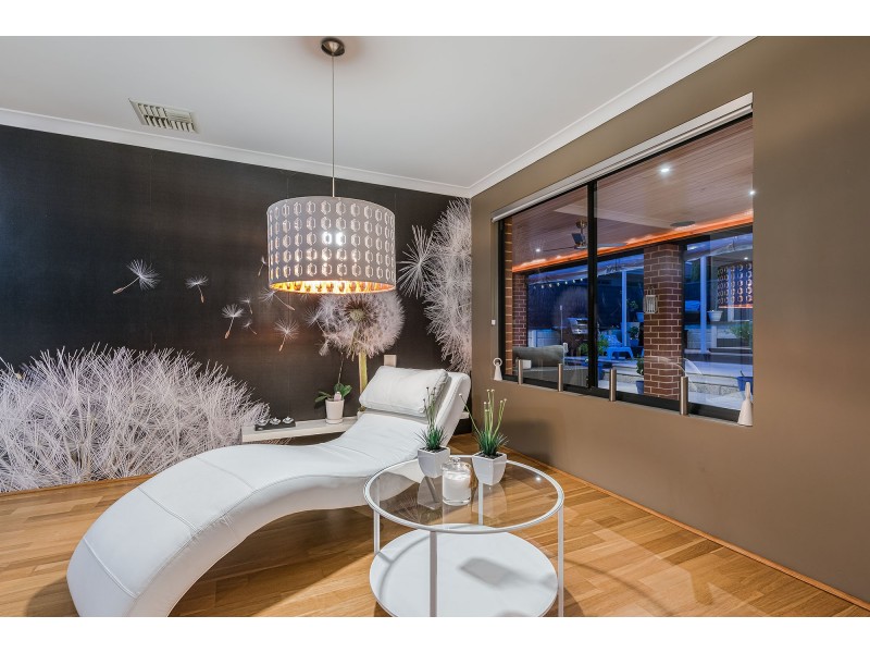 10 Sheringham Retreat, Currambine WA 6028