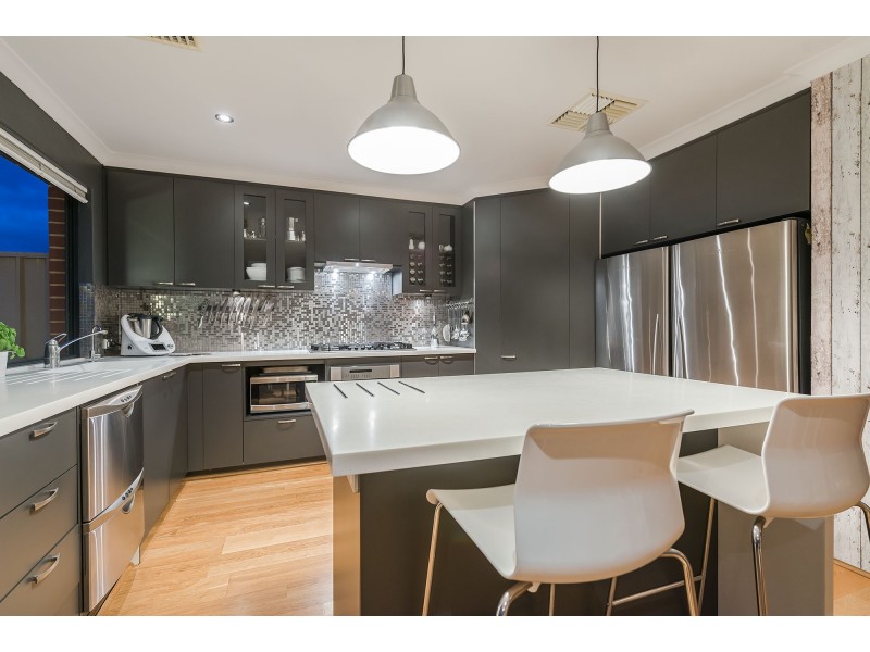 10 Sheringham Retreat, Currambine WA 6028