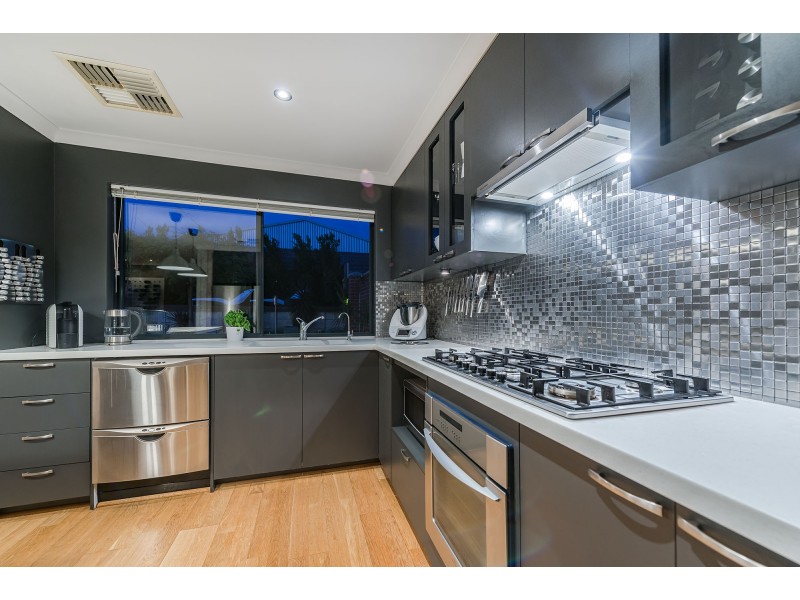10 Sheringham Retreat, Currambine WA 6028