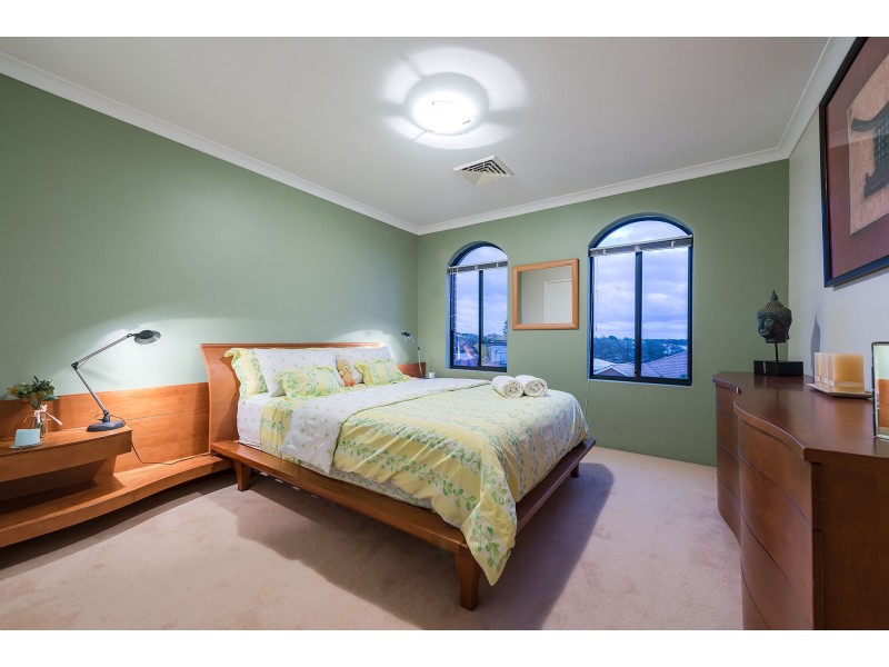 10 Sheringham Retreat, Currambine WA 6028