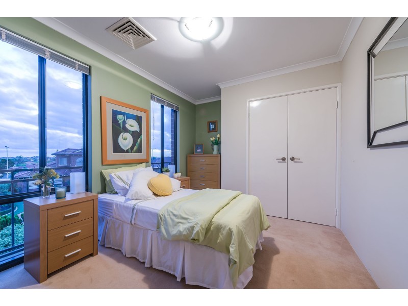 10 Sheringham Retreat, Currambine WA 6028