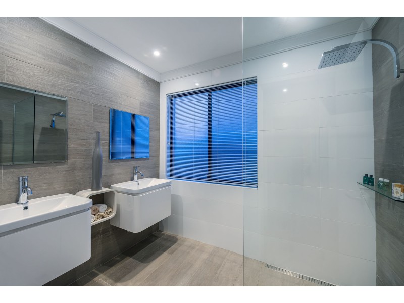 10 Sheringham Retreat, Currambine WA 6028