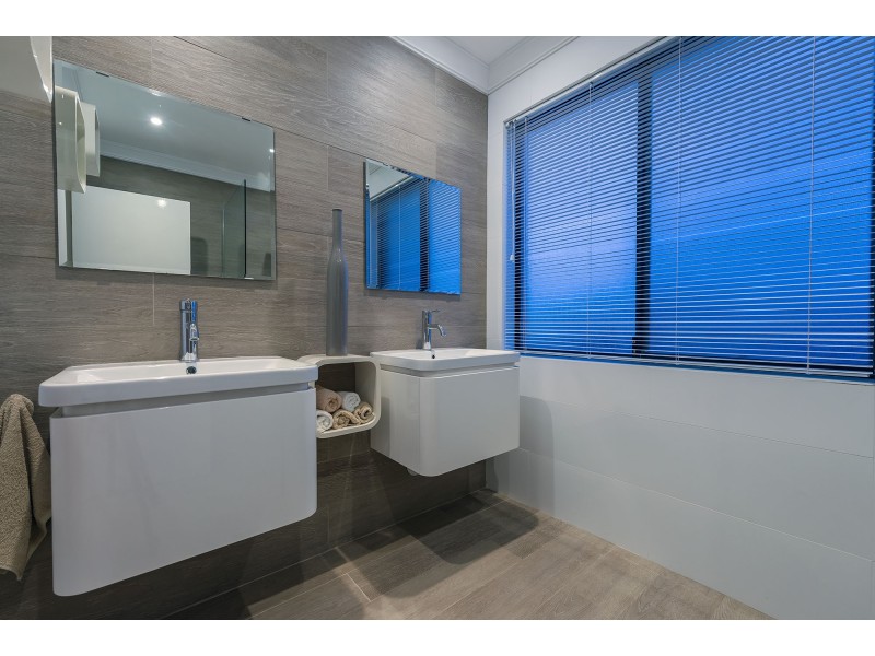 10 Sheringham Retreat, Currambine WA 6028