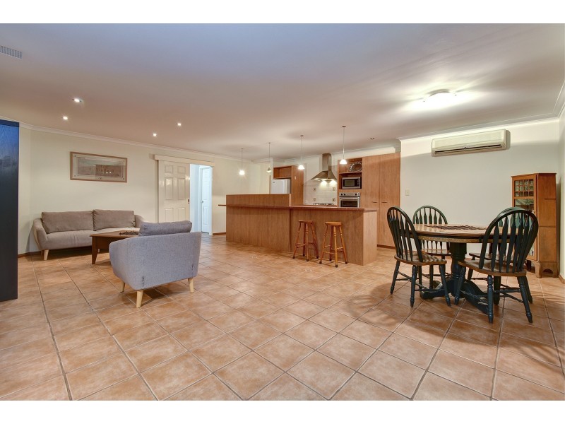 17 Innesvale Way, Carramar WA 6031