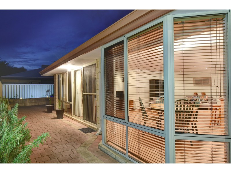 17 Innesvale Way, Carramar WA 6031