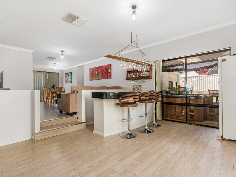 26 Roscrea Court, Orelia WA 6167