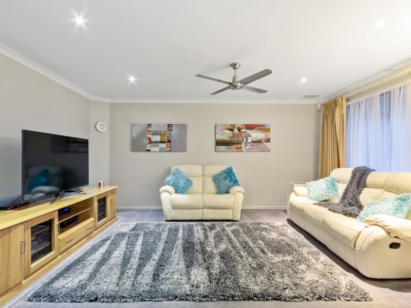 11 Gemini Way, Madeley WA 6065