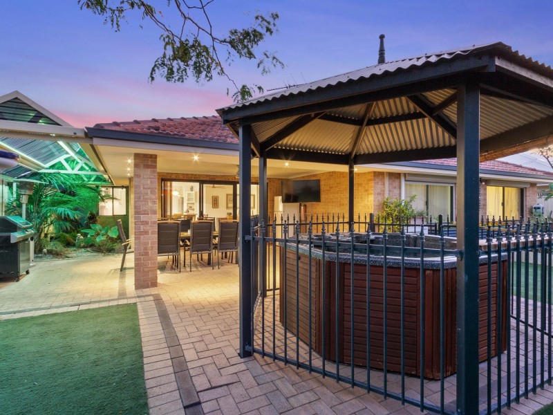 11 Gemini Way, Madeley WA 6065