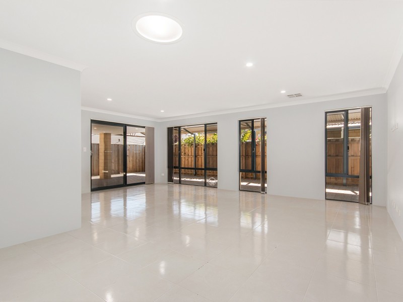 93 Sapphire Chase, Wellard WA 6170