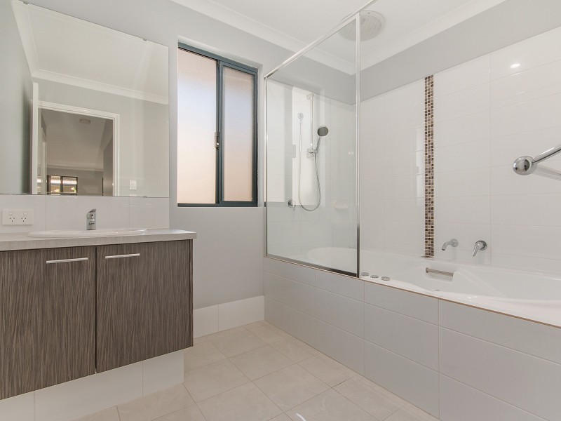 93 Sapphire Chase, Wellard WA 6170