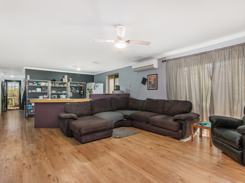 12 Madge Way, Leda WA 6170