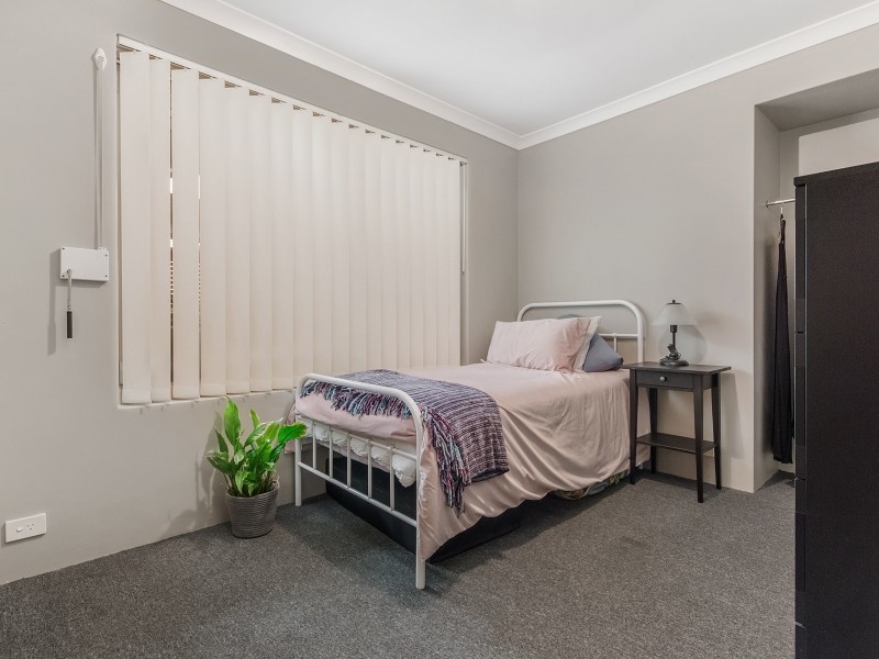 12 Madge Way, Leda WA 6170