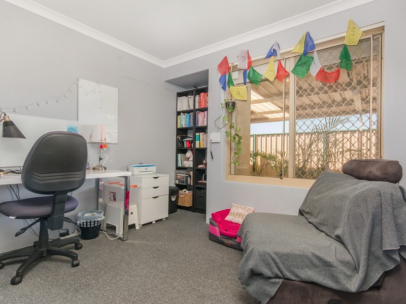 12 Madge Way, Leda WA 6170