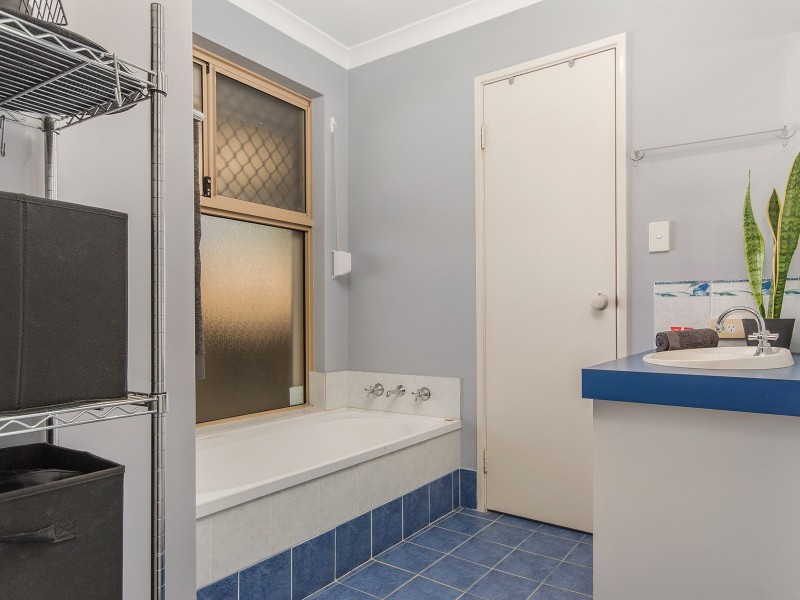 12 Madge Way, Leda WA 6170