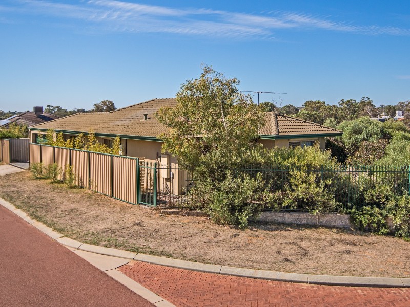 12 Madge Way, Leda WA 6170