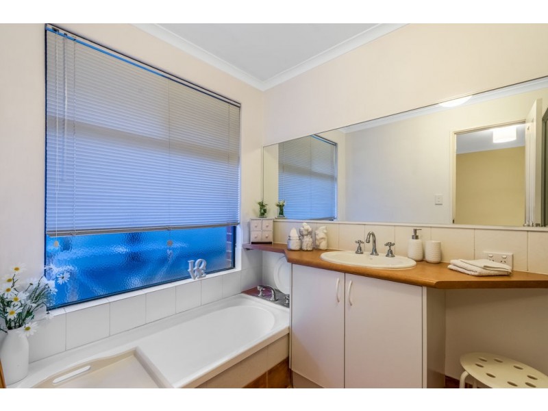 41 Merrang Circuit, Carramar WA 6031