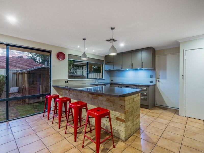 7 Carisbrooke Loop, Hocking WA 6065