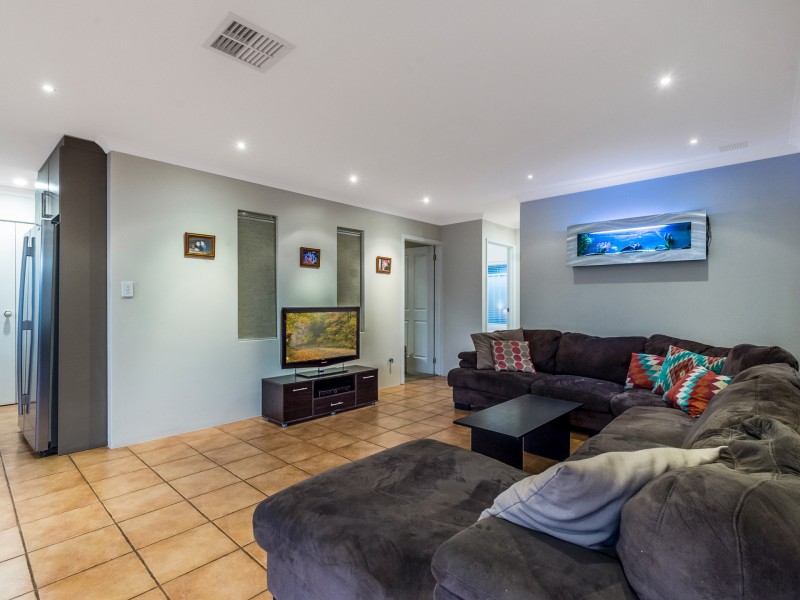 7 Carisbrooke Loop, Hocking WA 6065