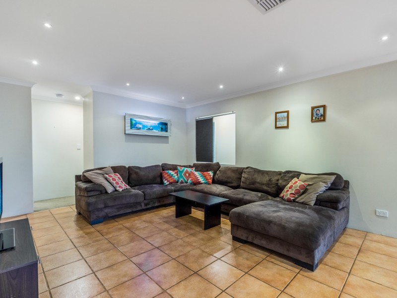 7 Carisbrooke Loop, Hocking WA 6065