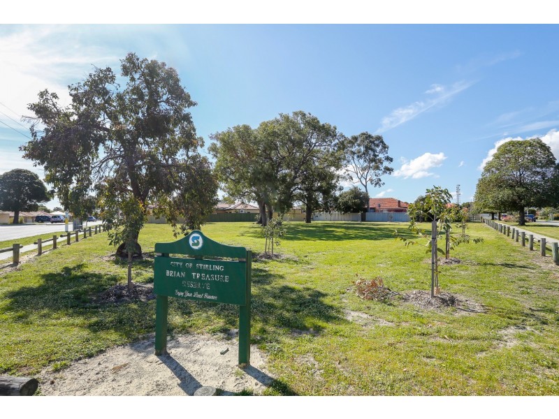 4 Cobham Avenue, Nollamara WA 6061