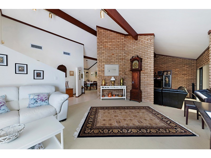 5 Rolland Court, Leeming WA 6149