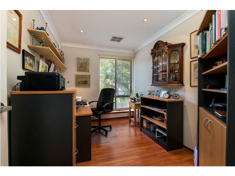 5 Rolland Court, Leeming WA 6149