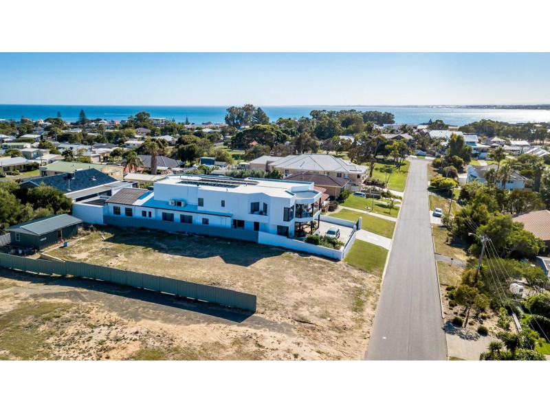 10 Wicklow Road, Halls Head WA 6210